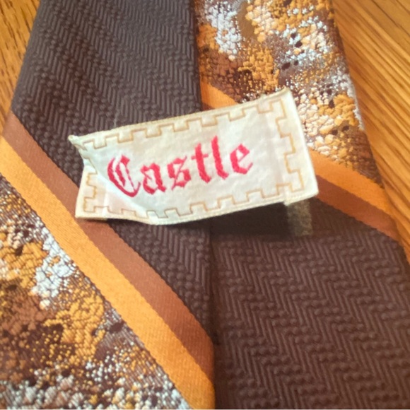 VTG Castle Tie - Picture 6 of 6